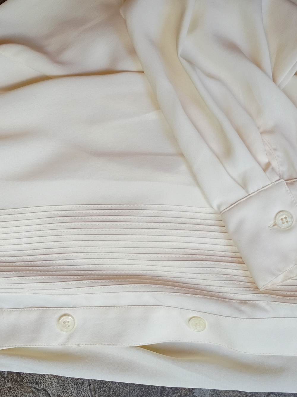Vintage 90s Western Cream Button-Front Blouse with Pin-Tuck Front Size Large - Picture 7 of 9